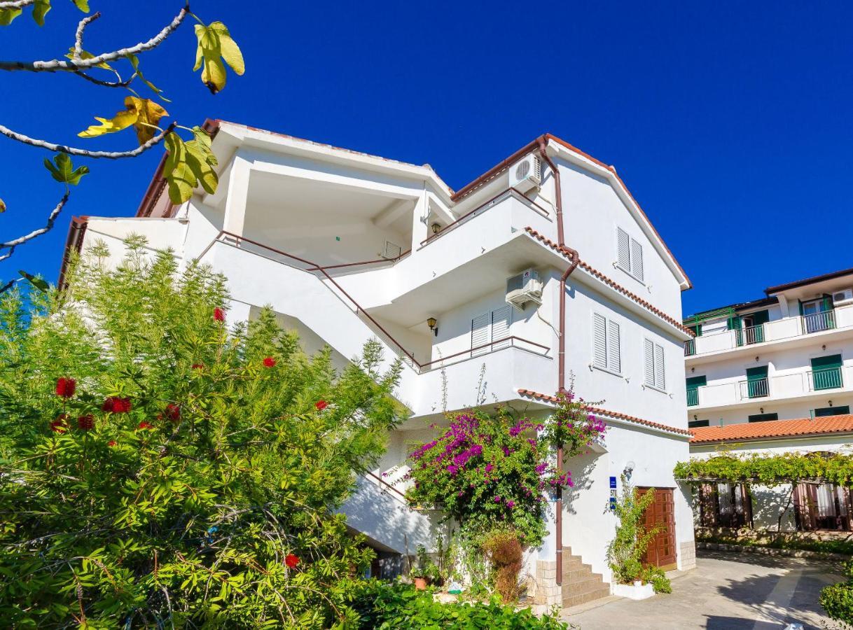 Apartments Anica J Лопар Екстериор снимка