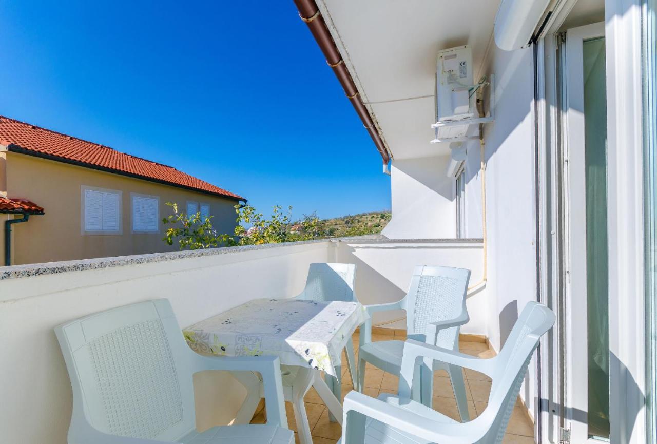 Apartments Anica J Лопар Екстериор снимка
