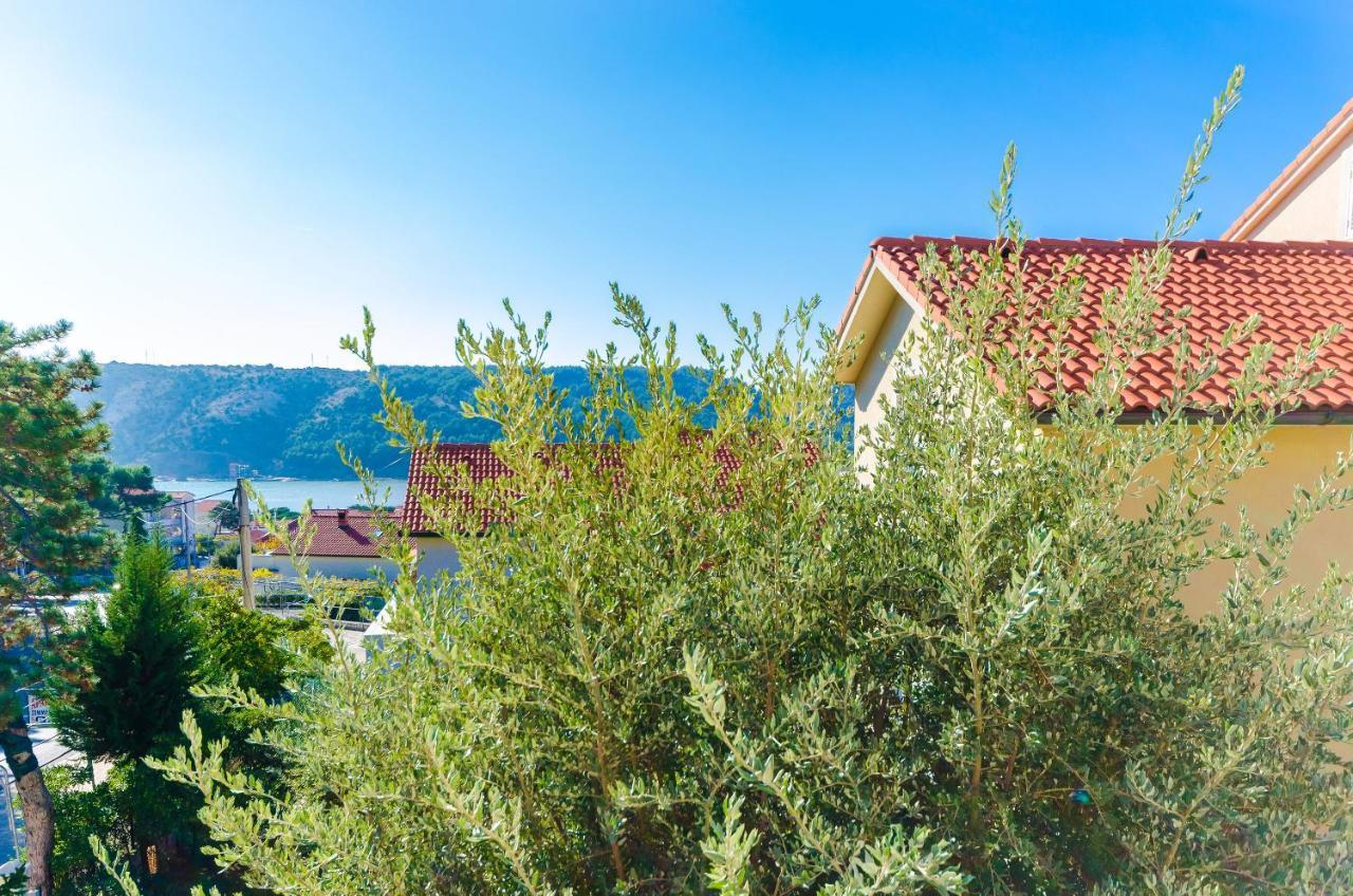 Apartments Anica J Лопар Екстериор снимка