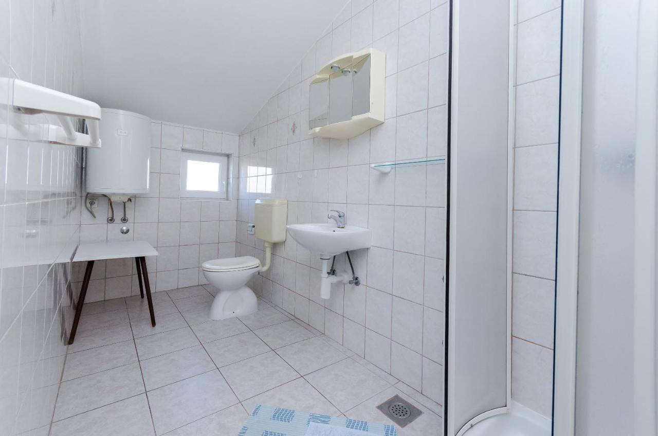 Apartments Anica J Лопар Екстериор снимка