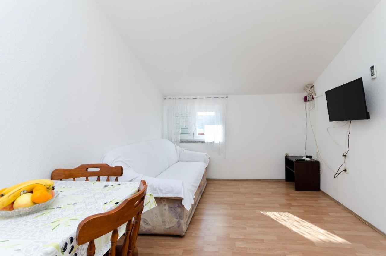 Apartments Anica J Лопар Екстериор снимка