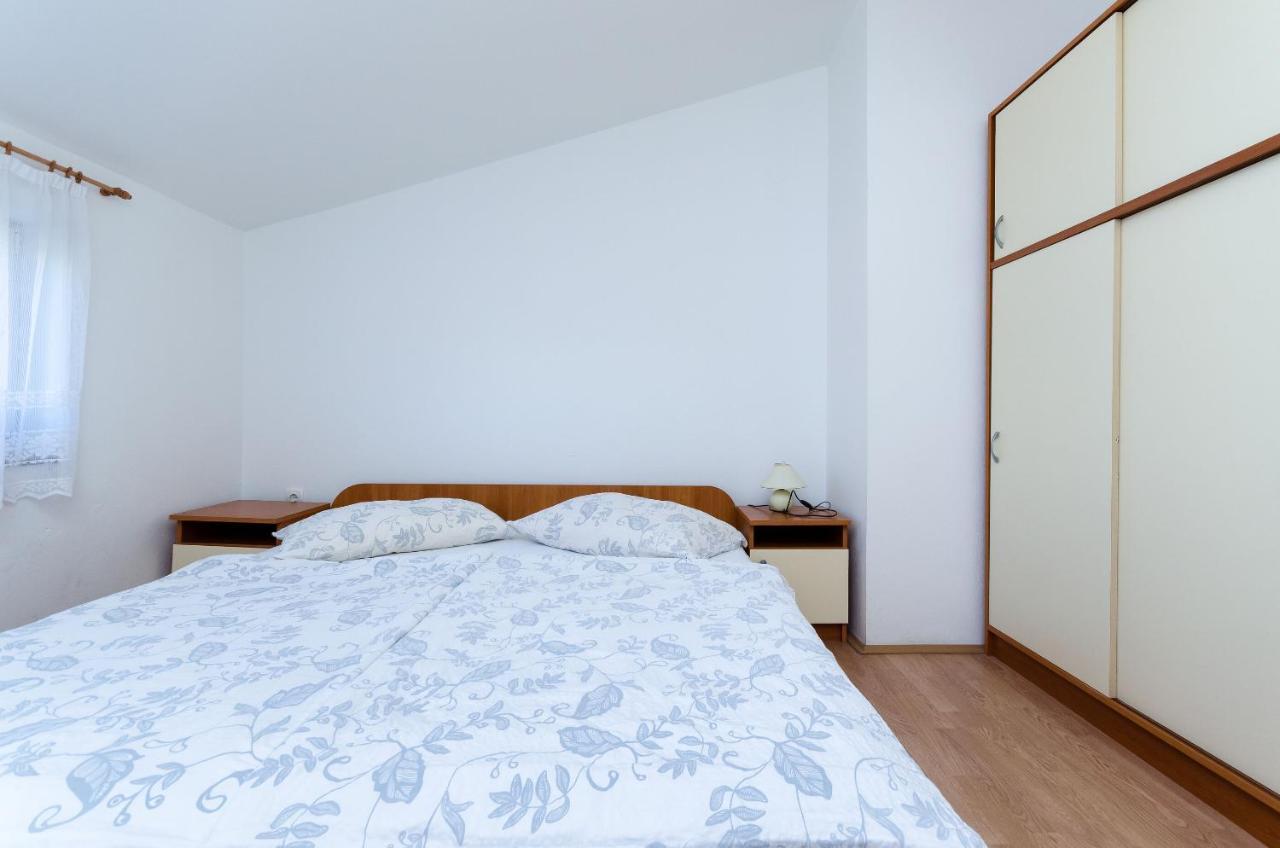 Apartments Anica J Лопар Екстериор снимка