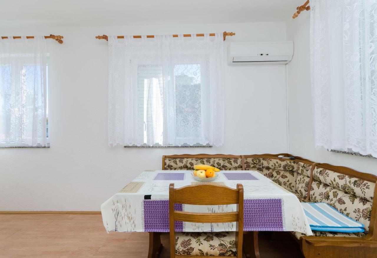 Apartments Anica J Лопар Екстериор снимка