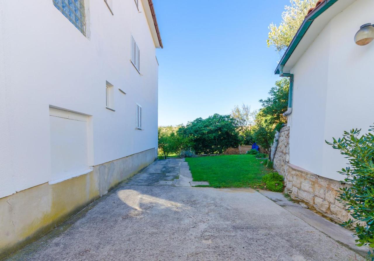 Apartments Anica J Лопар Екстериор снимка