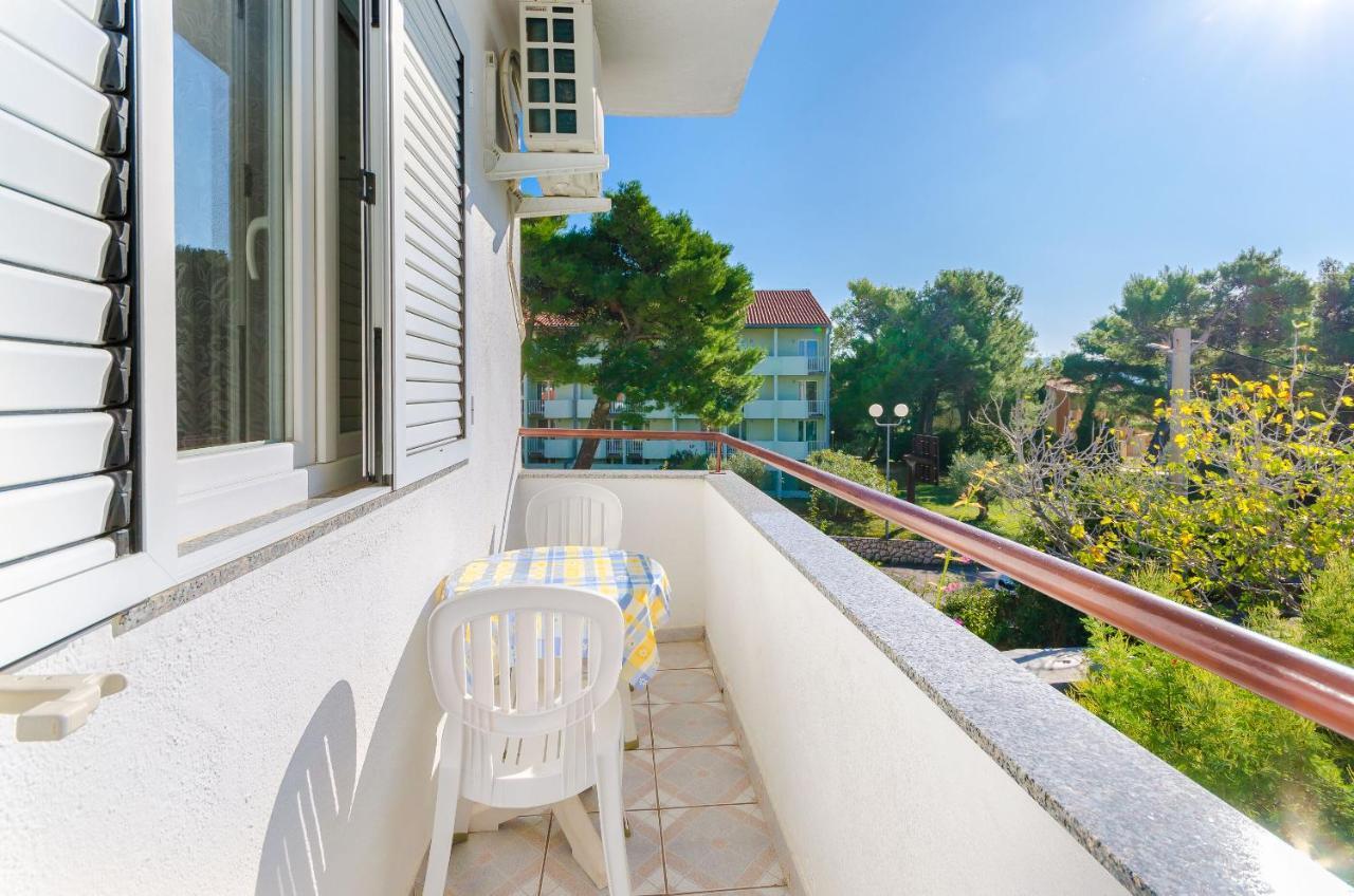 Apartments Anica J Лопар Екстериор снимка