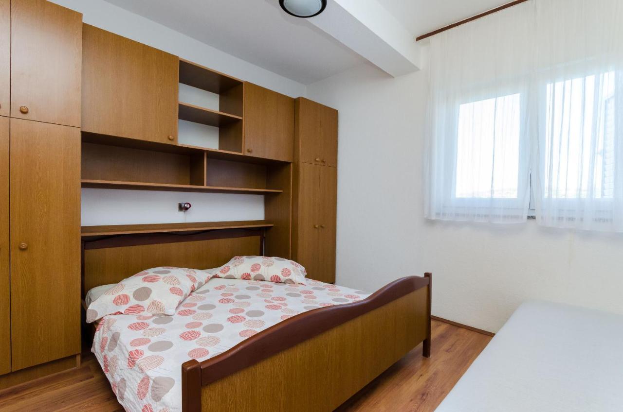 Apartments Anica J Лопар Екстериор снимка
