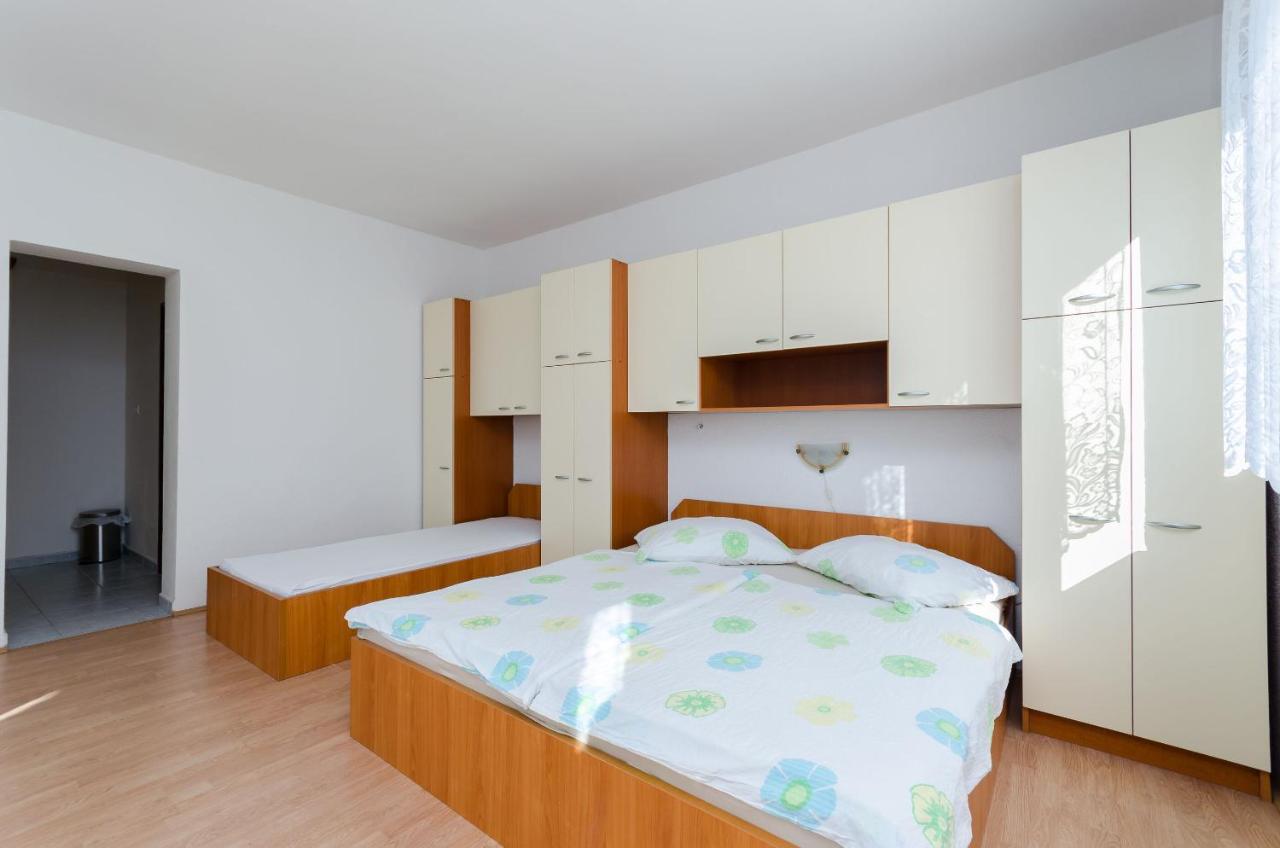 Apartments Anica J Лопар Екстериор снимка