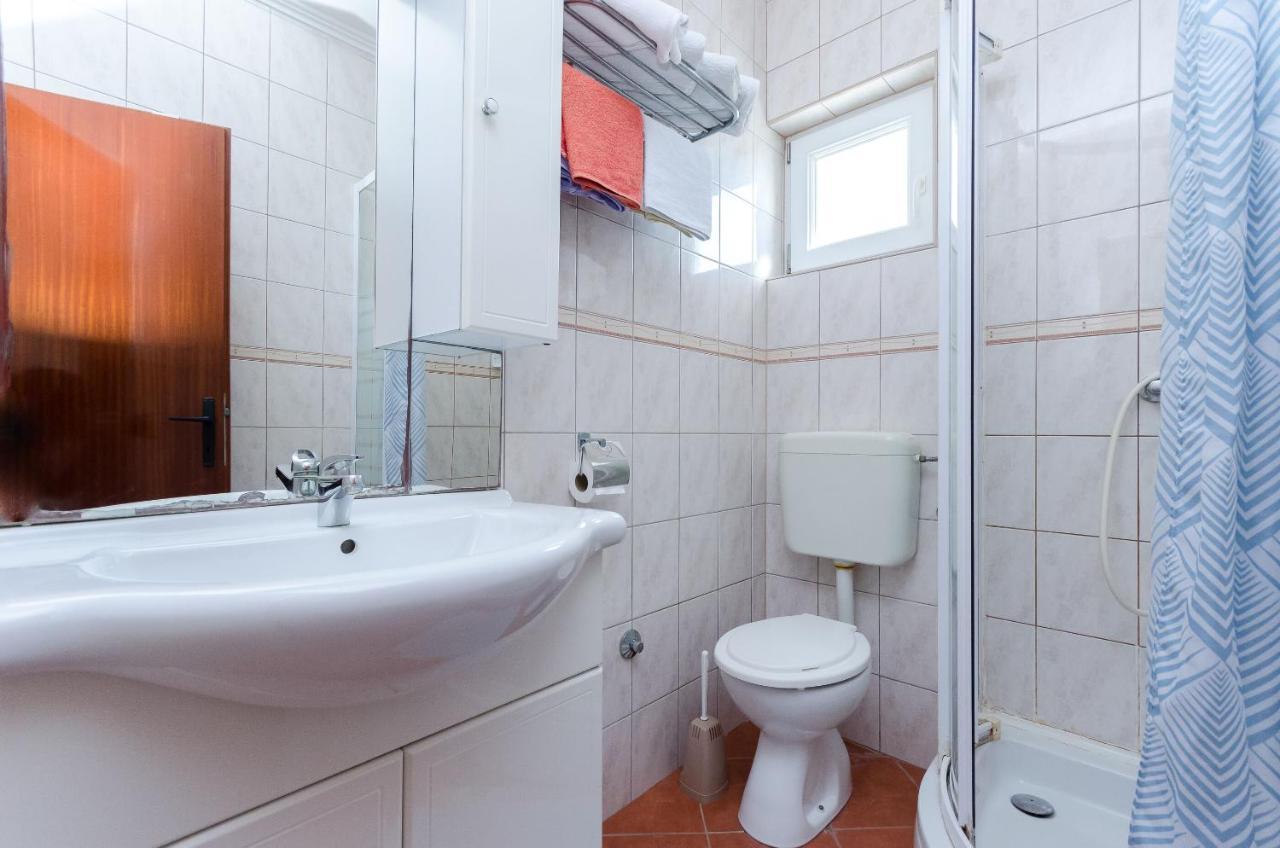 Apartments Anica J Лопар Екстериор снимка