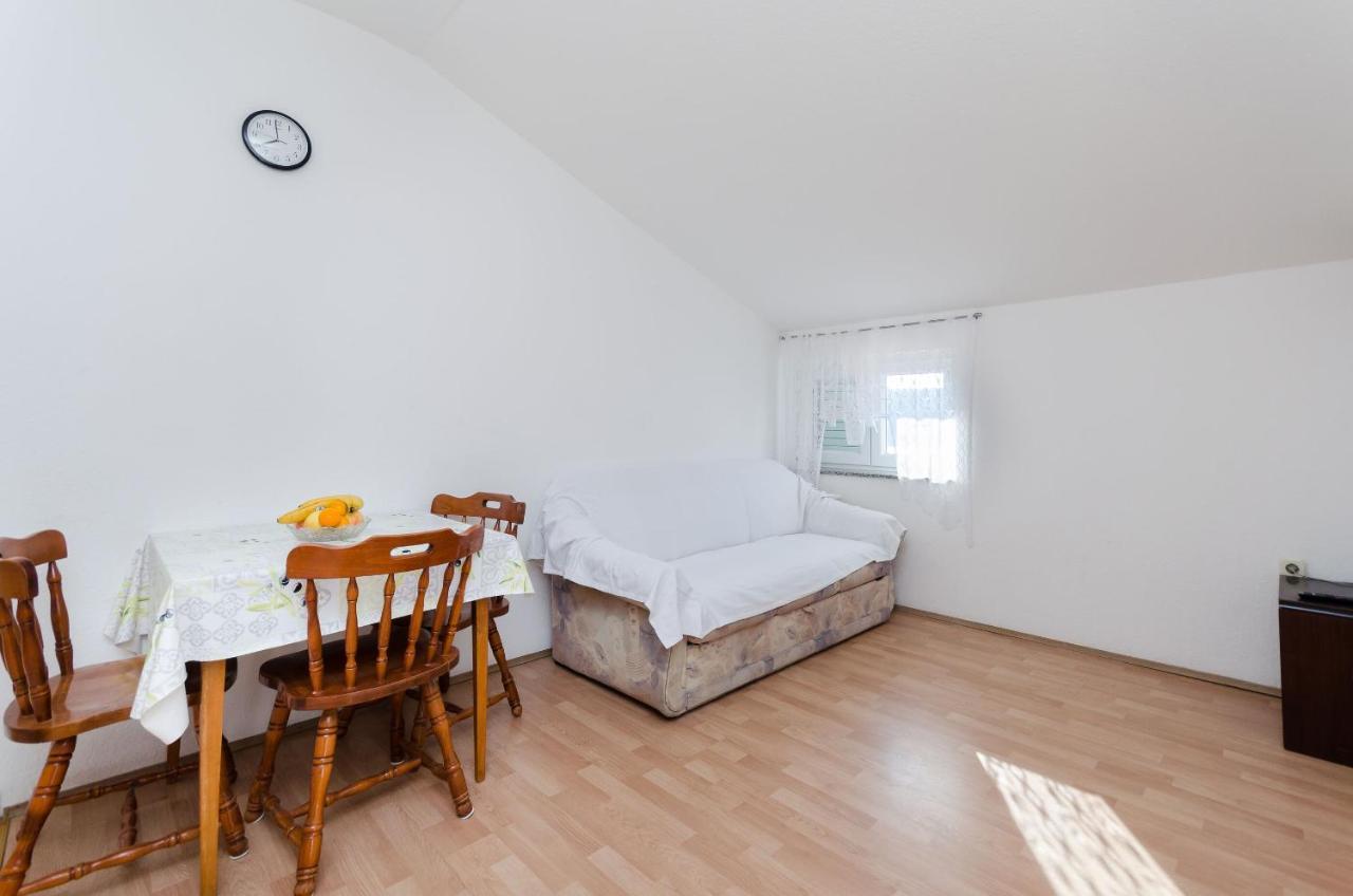 Apartments Anica J Лопар Екстериор снимка
