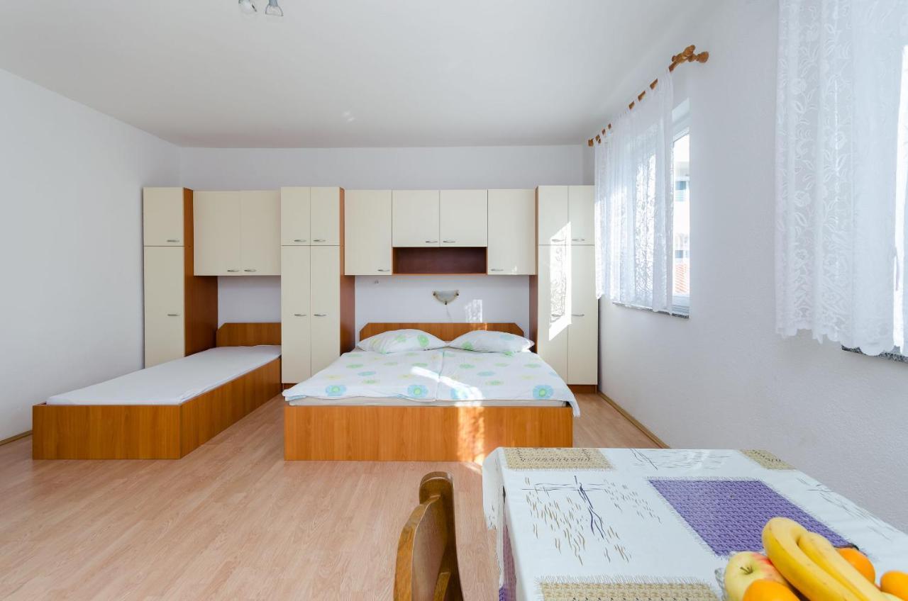 Apartments Anica J Лопар Екстериор снимка