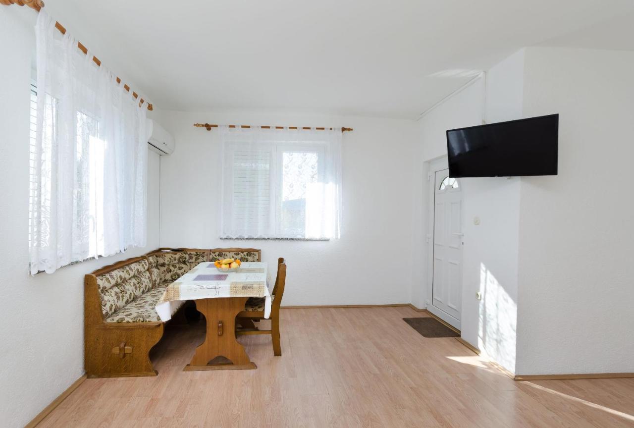 Apartments Anica J Лопар Екстериор снимка