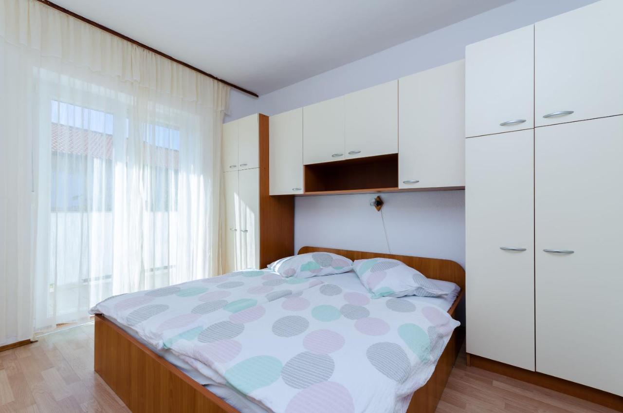 Apartments Anica J Лопар Екстериор снимка