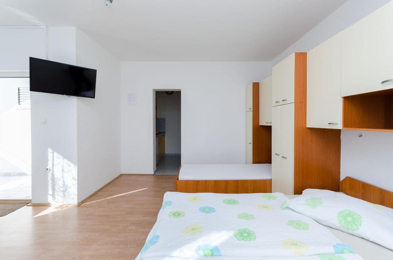Apartments Anica J Лопар Екстериор снимка